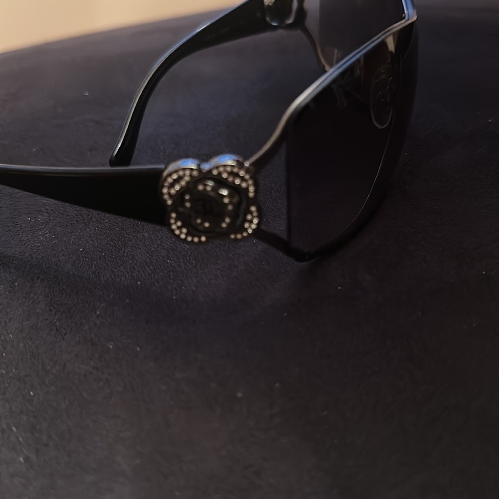CHANEL Black Sunglasses - Picture 12 of 12